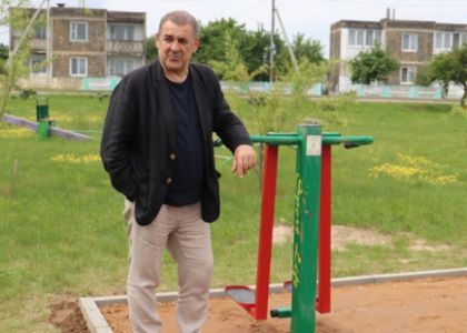 Бесплатный «спортзал» появился в Сморгонском районе: кто и зачем установил уличные тренажёры 