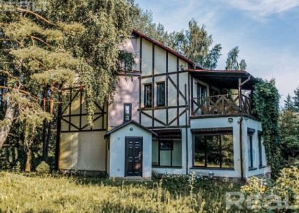 На берегу Вилейского водохранилища продается коттедж с бассейном, баней, бильярдом. О цене можно договориться 