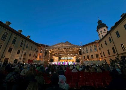 Более 4 тысяч зрителей: МТС поддержал юбилейный театральный open-air Большого театра в Несвиже