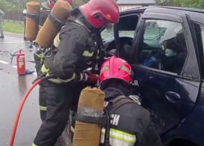 В Молодечненском районе спасатели деблокировали женщину из искореженного авто  