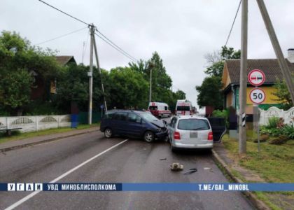 В Молодечненском районе столкнулись две легковушки 