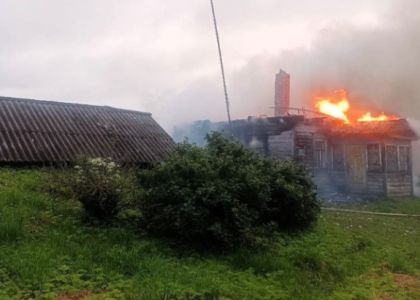 Житель Браславского района был в гостях, а в его доме сгорела крыша 