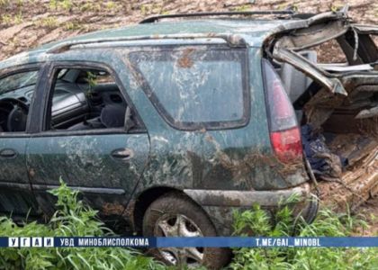 Автомобиль опрокинулся под Логойском 