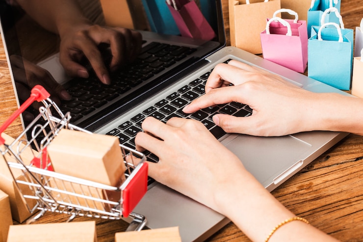 colorful-paper-shopping-bags-trolley-ideas-about-online-shopping-addiction_1205-6155