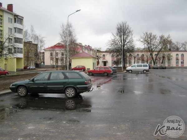 Новая стоянка рядом с улицей Притыцкого в Молодечно. Фото Kraj.by