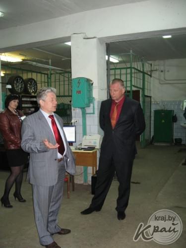Министр образования Сергей Маскевич посетил СТО вилейского колледжа