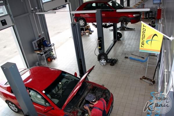 Центр автосервиса (СТО, автомойка, автохимчистка, шиномонтаж, автозапчасти) и стоянка 