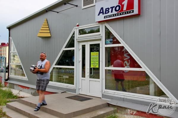 Центр автосервиса (СТО, автомойка, автохимчистка, шиномонтаж, автозапчасти) и стоянка 