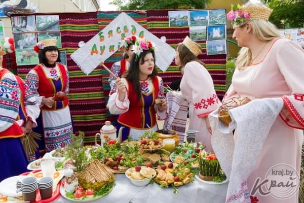 Поиск беларуси. Белорусское подворье выставка. Этнический праздник народной кухни. Белорусское национальное подворье высокое качество.