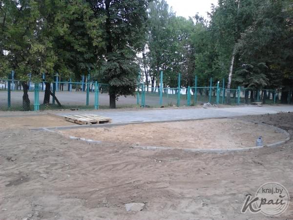 Дорожку между 