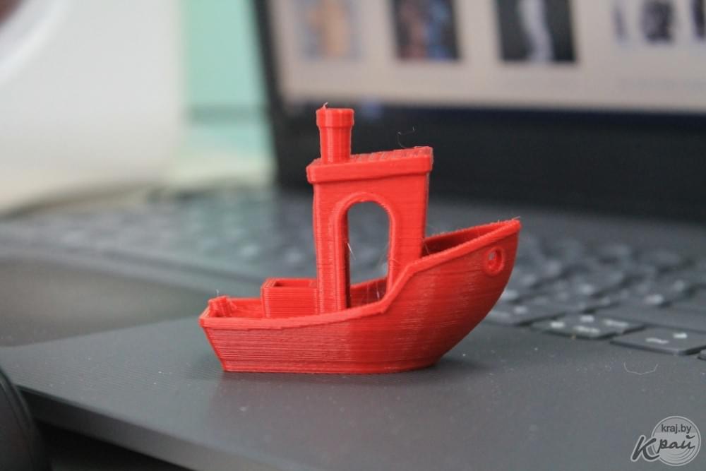 Модель кораблика, напечатанная на 3D-принтере. Фото Катерины Сушко, kraj.by
