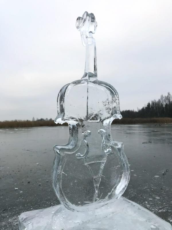 Ледяная скульптура Ивана Карпицкого. Фото предоставлено kraj.by мастером